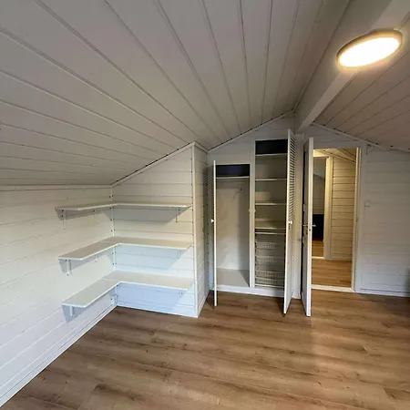 Spacious And House With 5 Bedroms Apartment