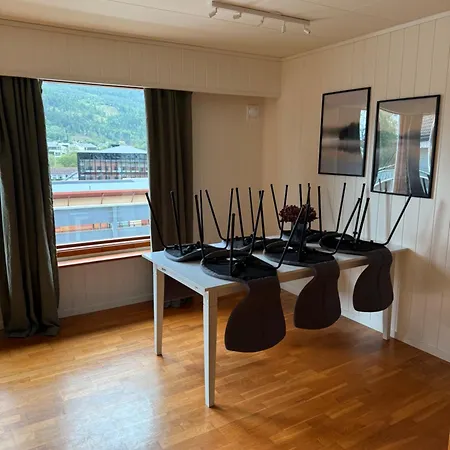 Spacious And House With 5 Bedroms Lejlighed *